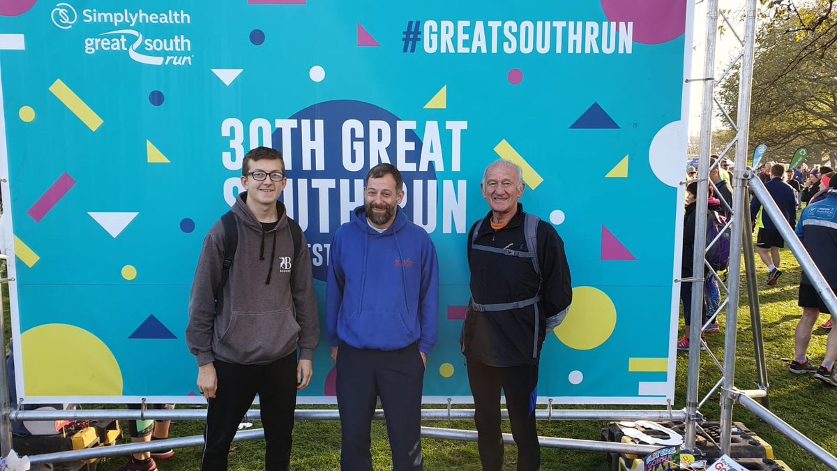 DwayneRuns's tweet image. Three generations @Great_Run today . Great to run with my Dad and Son .@dads_running