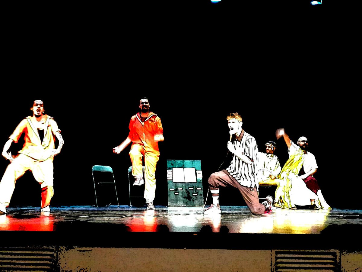 Propon_jajas's tweet photo. 🔪🇬🇷 ¡GRACIAS, FUENTE VAQUEROS! 🇬🇷🔪
Ayer lo pasamos de maravilla jugando con #MalagaImpro... por primera vez, pero no por última 😍
Nos vemos en noviembre con más Catch, más Improscenio, y más tontería 🎭
#Impro #Teatro #Comedia #Granada #Improvisación #PropónEstáEnLaCasa https://t.co/tLKlhbip8F