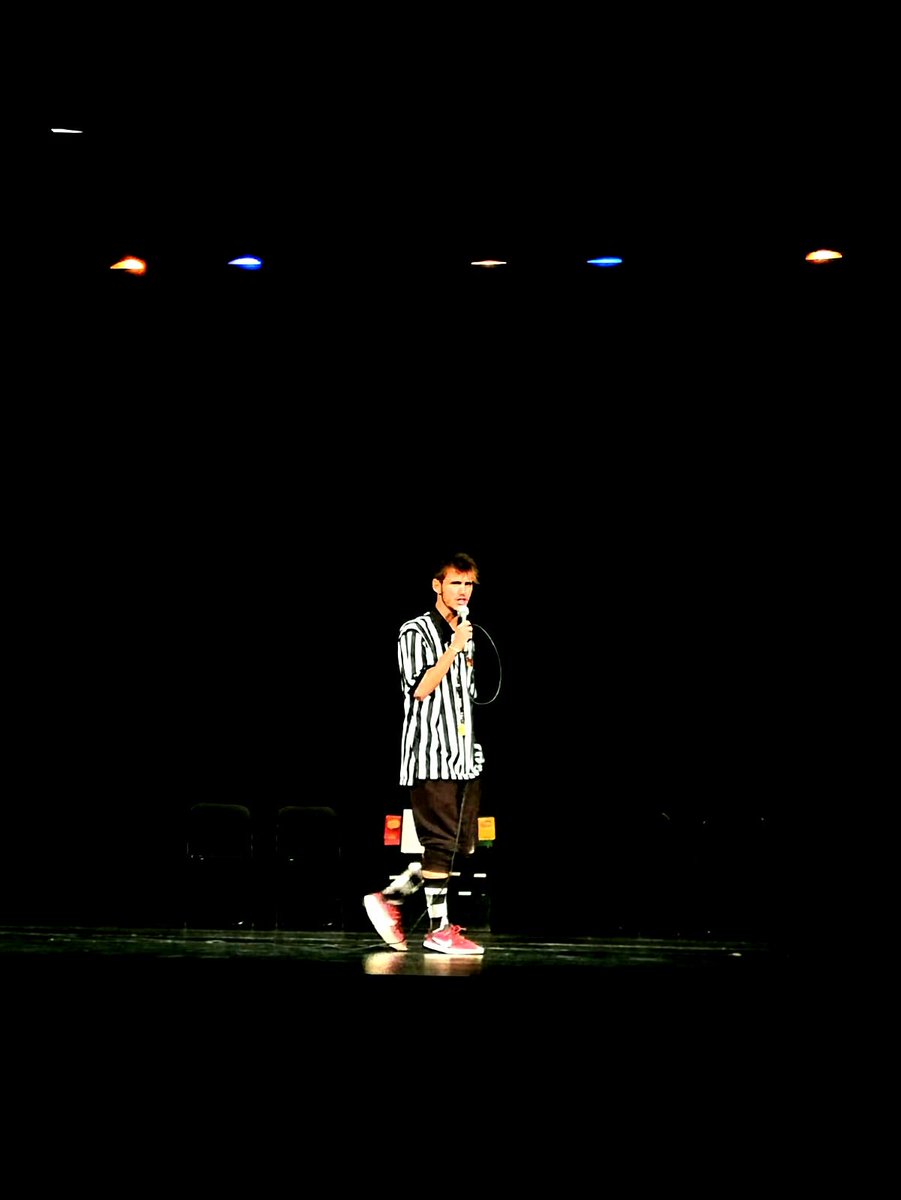 Propon_jajas's tweet photo. 🔪🇬🇷 ¡GRACIAS, FUENTE VAQUEROS! 🇬🇷🔪
Ayer lo pasamos de maravilla jugando con #MalagaImpro... por primera vez, pero no por última 😍
Nos vemos en noviembre con más Catch, más Improscenio, y más tontería 🎭
#Impro #Teatro #Comedia #Granada #Improvisación #PropónEstáEnLaCasa https://t.co/tLKlhbip8F