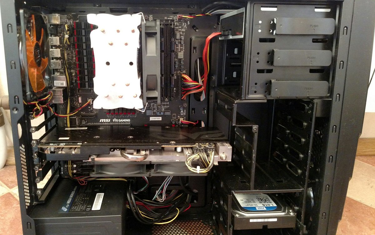 Ubervodiy's tweet image. Продам свой ПК за 9к:
AMD FX-8300
Zalman CNPS10X Performa
MSI 970 Gaming
ASUS R9 390 STRIX 8GB (2x92mm)
Team Dark 2x8 GB DDR3 1600 CL9
WD Blue 1TB EZEX
FSP HEXA 500 80+
Xigamtek Asgard 382 (2x120mm)
LG DVD-ROM
Прошу RT
@ebashneft @kremen_x @Neyasit_alt