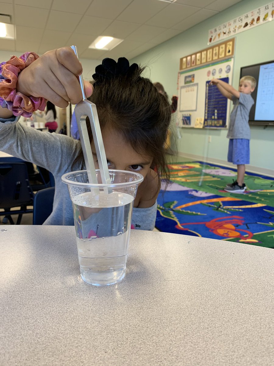 MrHacheyGrade1's tweet photo. Last week we explored sounds waves with a variety of experiments! https://t.co/VCP7mcMSM0