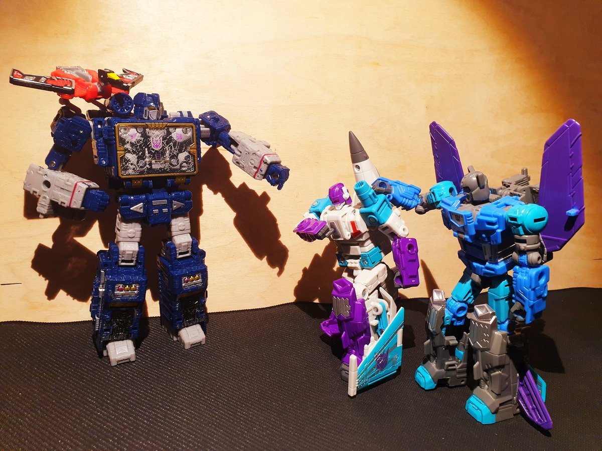 fusiggi's tweet photo. Explain yourself now Dreadwind! #transformers #dreadwind #decepticons https://t.co/rCNCNVYQRA
