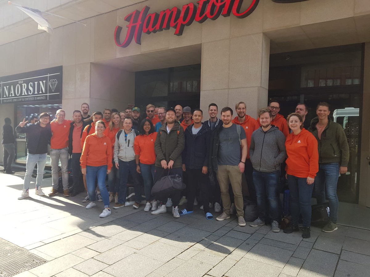 Vorig weekend stonden wij er met zijn allen zo bij. In Antwerpen, met ietwat kleine oogjes, dat wel. Onze personeelsvereniging heeft voor het 2e jaar op rij een fantastische trip georganiseerd, ditmaal naar Antwerpen.  Sta jij hier volgend jaar ook tussen? :-)