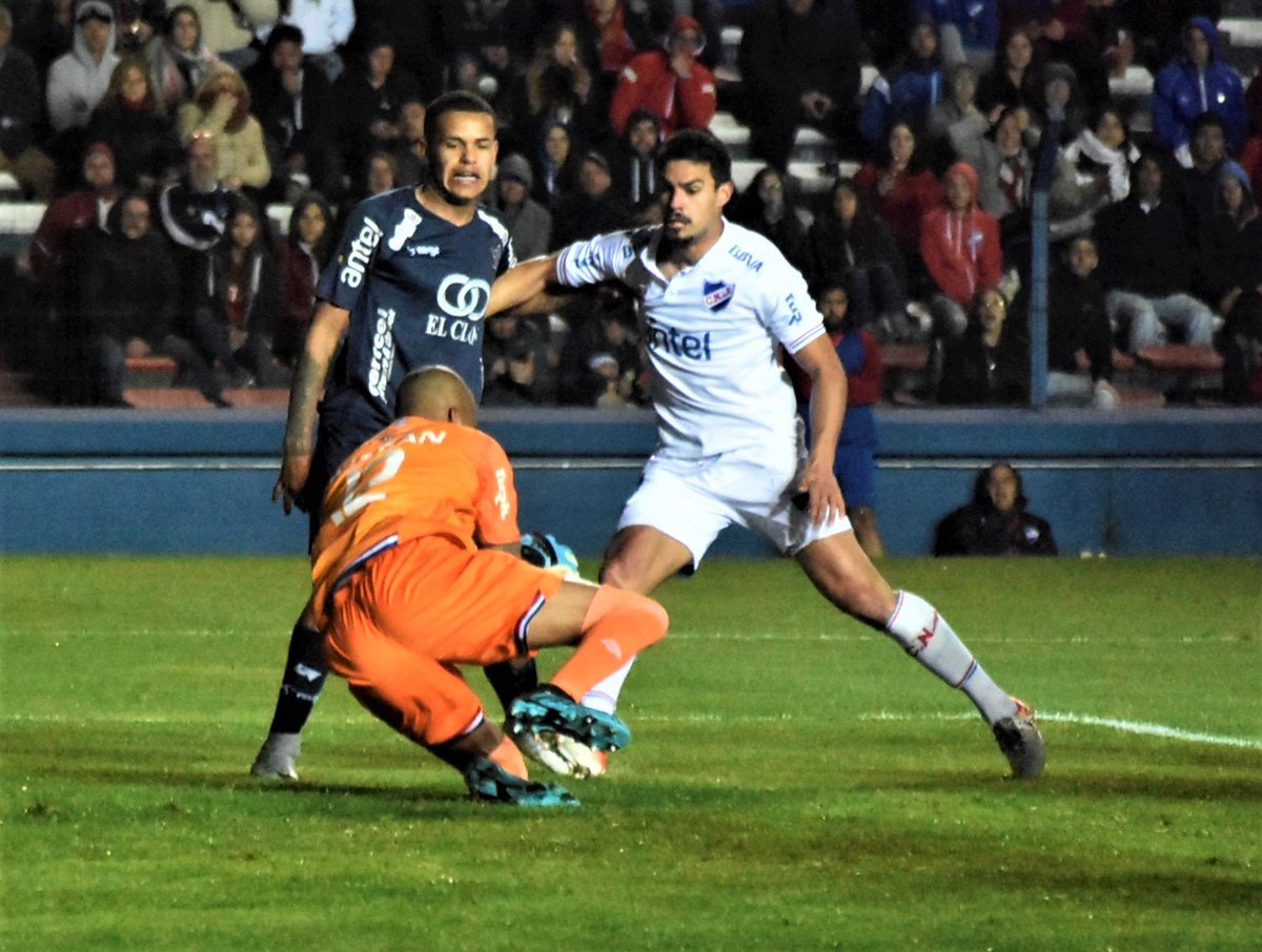 LigaAUF's tweet photo. #NACvsCRR | @Nacional derrotó 2-0 a @CACerro_oficial con goles de Brian Ocampo y Santiago Rodríguez. https://t.co/yrrZ1LP4a2 https://t.co/SNzY9TcrJh