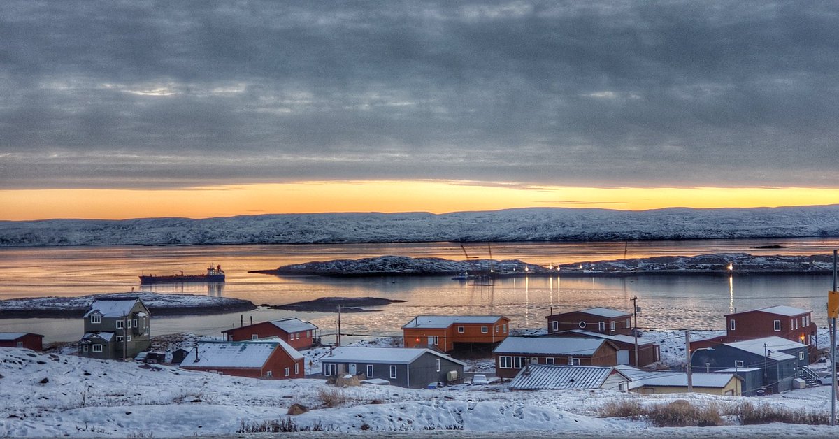 office_whiz's tweet photo. Beautiful light. #iqaluit #nunavut #fall #notanelectionpost https://t.co/K3jvnsmPwm