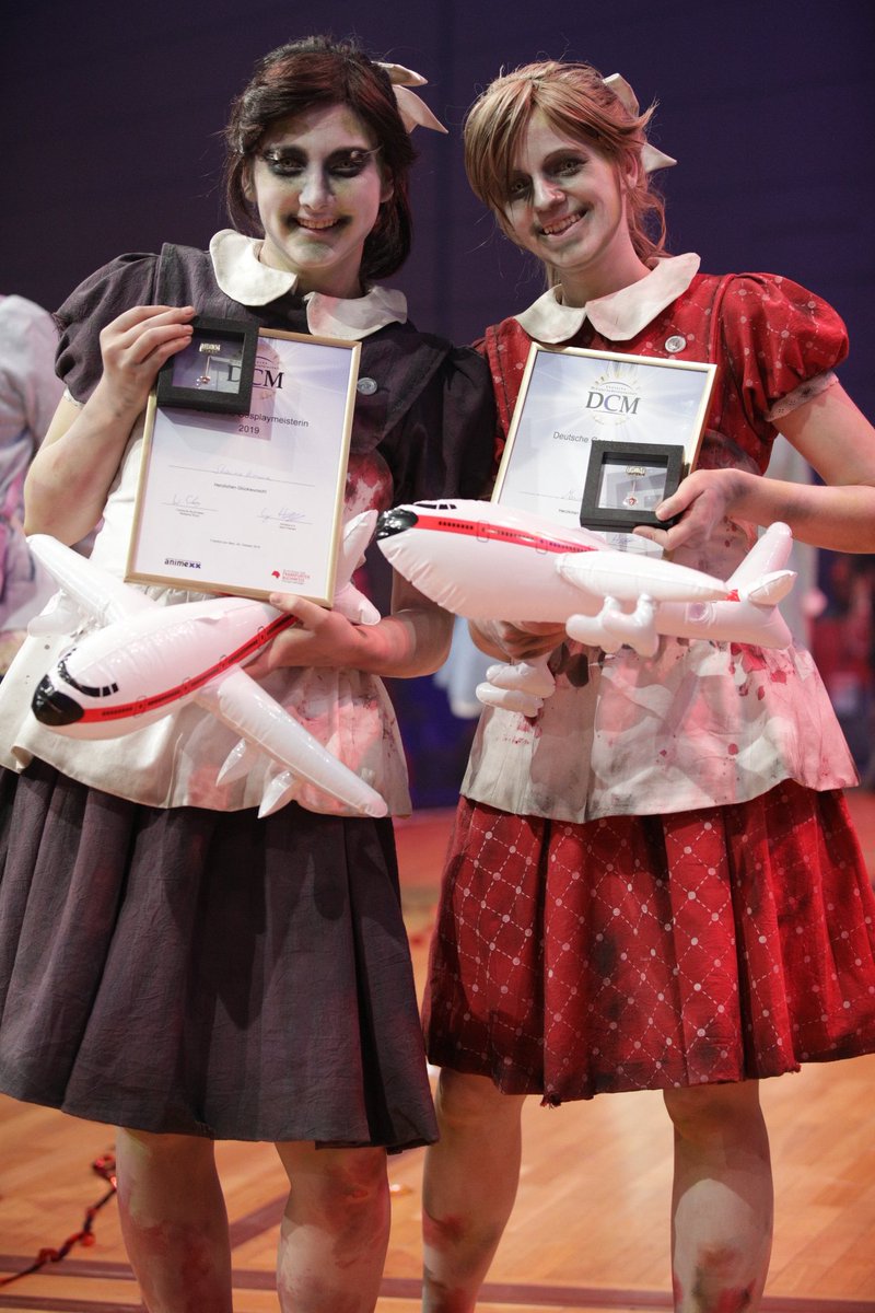 CosBaseDE's tweet photo. Deutsche Cosplay Meister 2019, Team 1, Bioshock! Herzlichen Glückwunsch, das war neben den tollen Kostümen auch ein spektakulärer Auftritt :) #DCM2019 https://t.co/xh4MzSJ2nb