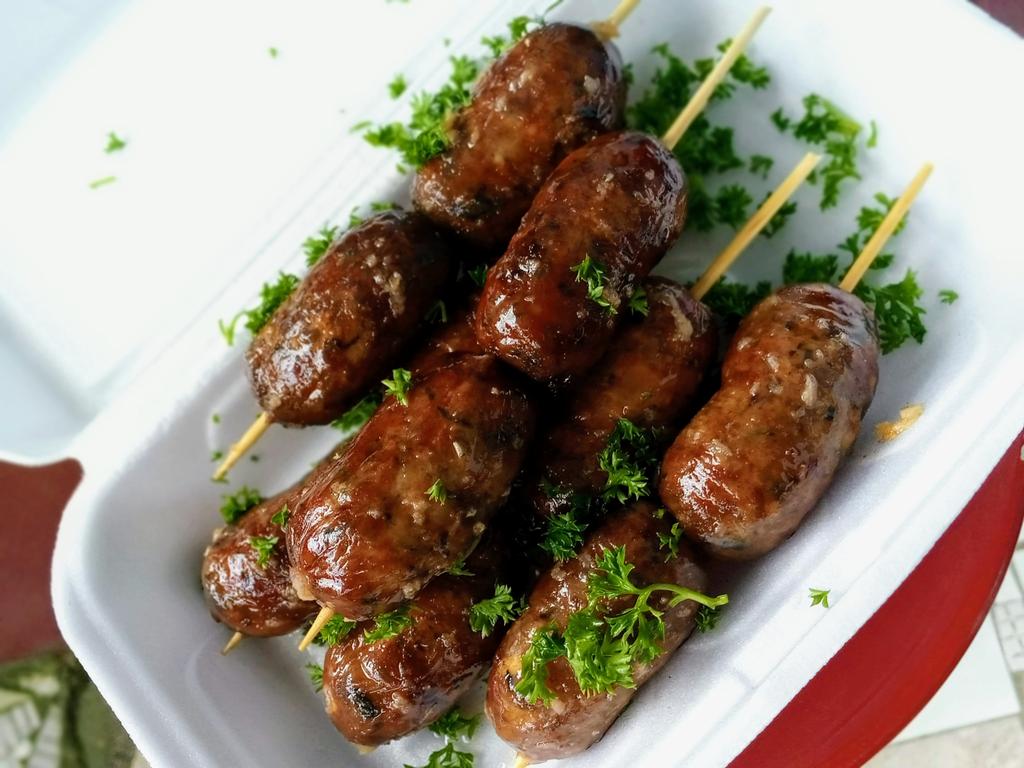 The__HOTH's tweet photo. Thé #237Cooking_by_Hoth (@MartinHoth2 ) for #Abs @AteliersBlackSh (@mmemarie95)
#consommonslocal la team #237tweeter ..😍🇨🇲🇨🇲🇨🇲🇨🇲💯💪 brochettes de saucisse à la #237
#food237 #food237 #foodpic #stylebyhoth #teamabs #Abs #douala #Bali #nkongmondo https://t.co/BrrIC61vTz