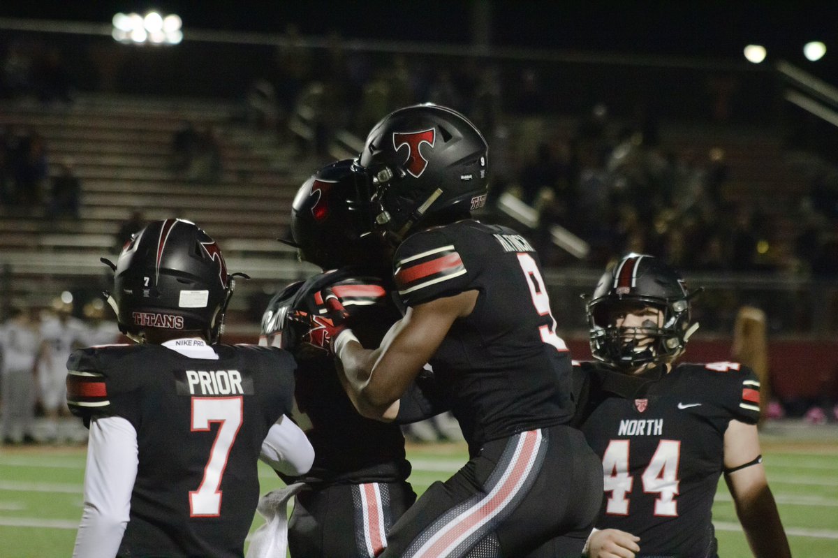 NOHSFootball's tweet photo. 🔴⚪️⚫️ This week the JV team finished their 6-1 season with a 31-29 Dbl OT win and the varsity beat SPX 44-0. It’s a GREAT time to be a TITAN! Today, we’re back to work! #GUS #HoldTheRope #NotSatisfied https://t.co/QWFSIQh0Nn