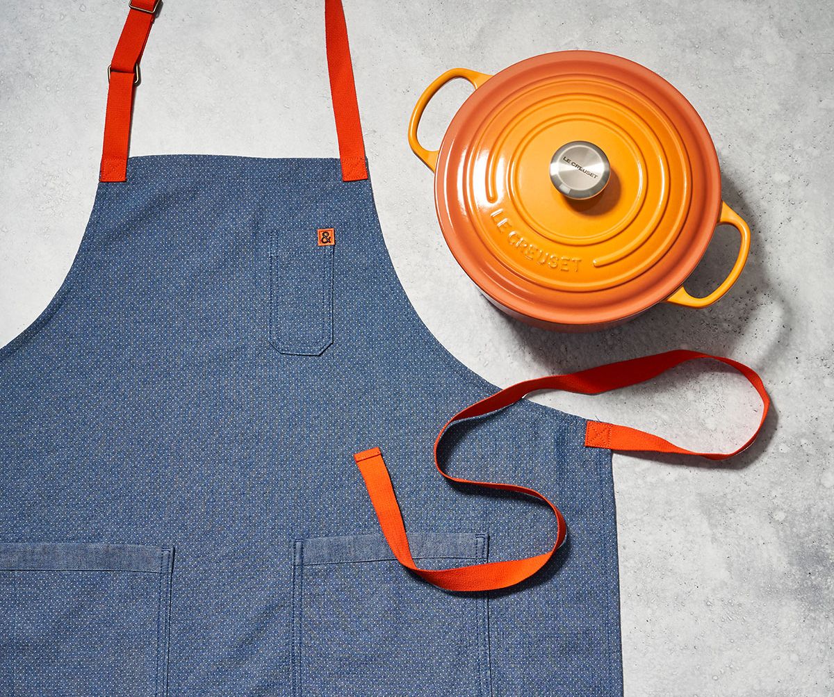 lecreuset's tweet image. Have you entered our ✨GIVEAWAY✨with @HedleyBennett? One lucky winner will receive a #LeCreuset Persimmon Dutch Oven + #HedleyAndBennett Persimmon apron, in celebration of both of our new Persimmon hues. Enter on our @LeCreuset Instagram: bit.ly/2OYM9ez. Ends Monday!