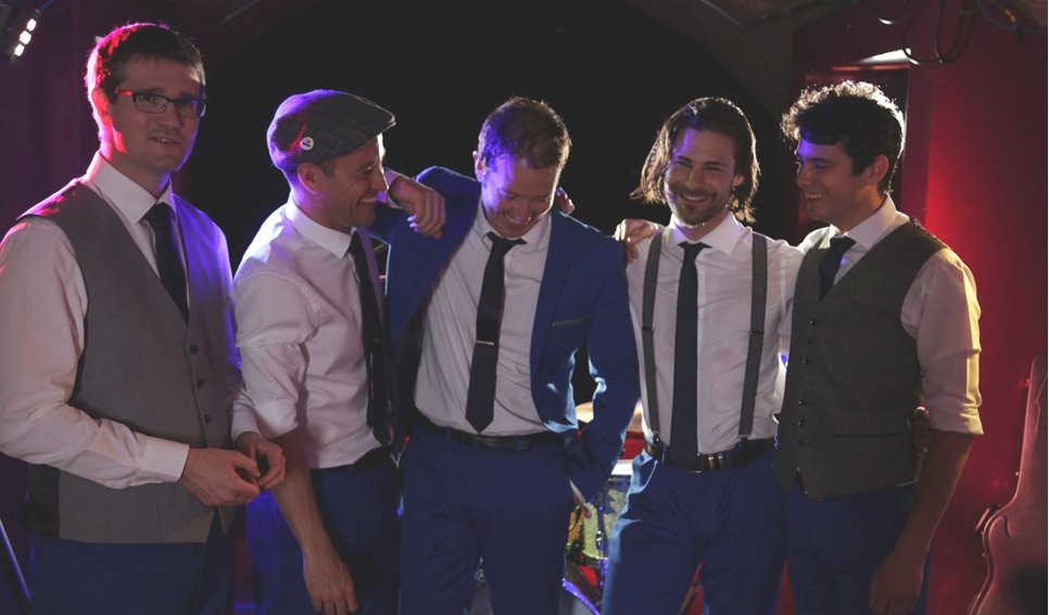 Come and party with us and these fab guys this New Year's Eve, listen to a selection of their set on the link below ow.ly/pLM150wMy26
To book contact the team on 01525 292172 or e-mail sales@woburn.co.uk.
Accommodation is also available @TheWoburnHotel 

#NYE #Sunday #Party