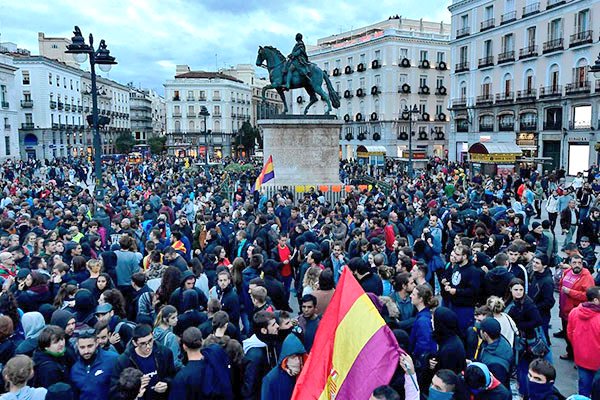 IzquierdaRevol's tweet photo. Ayer, a pesar de la campaña de criminalización orquestada por la derecha españolista y los medios de comunicación y la lamentable posición de la izquierda parlamentaria, 20mil personas gritaron ¡Madrid está con el pueblo catalán! #MadridEstáConCatalunya

✍🏼https://t.co/7xd9AOqDDF https://t.co/iUz4xanVW6