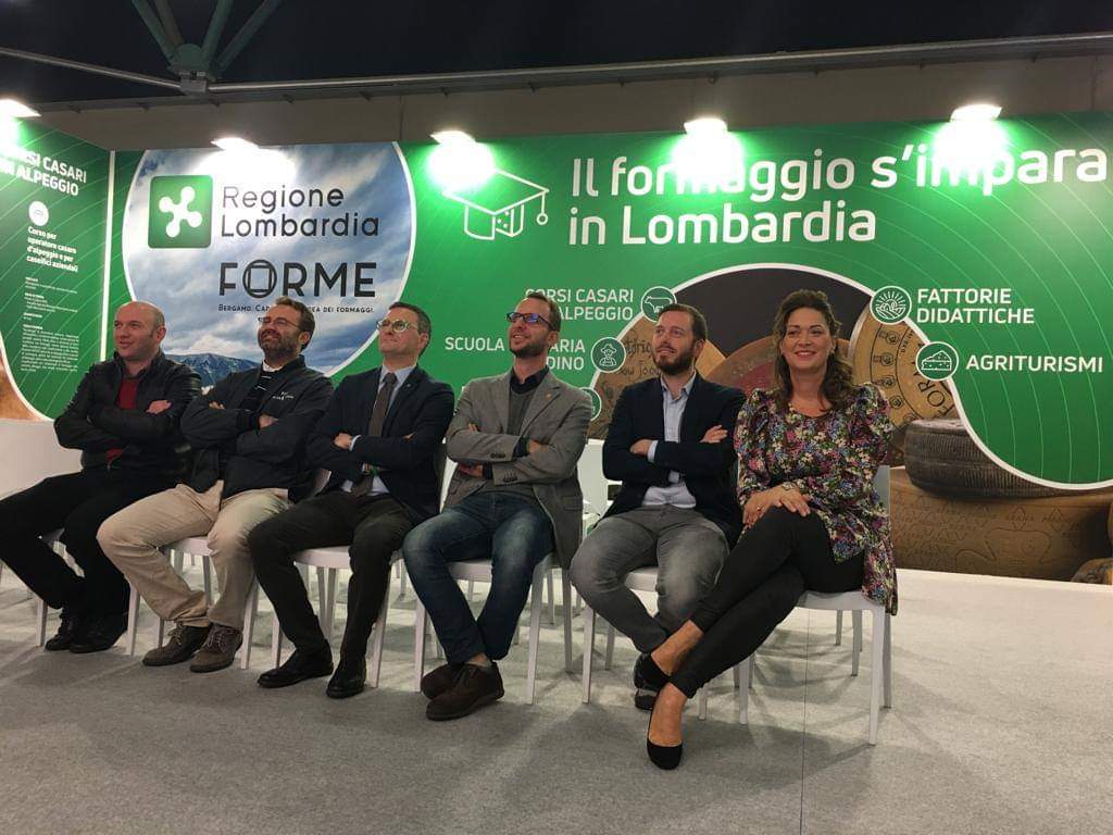 GioMalanchini's tweet photo. Il #formaggio s'impara in #Lombardia: il #WorldCheeseAwards è sbarcato a #Bergamo!
Insieme ad allevatori, casari e imprenditori che producono #eccellenze, nel rispetto di #territorio e #tradizioni
#forme2019
#regionelombadia
#Malanchini ↘️
https://t.co/c6lchwPzwD https://t.co/MoGxgA15RW