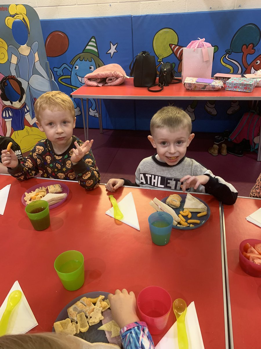 Emma_Hamiltonxx's tweet photo. Jacob had a fab time at Olivia’s party! 🎉 @PCPPenguins https://t.co/k9FA7QwlwC