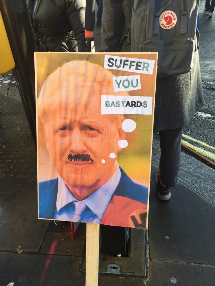 2interativa's tweet photo. 🌏#BrexitProtests🇬🇧 I start to see a unified Ireland 🇮🇪 an independent Scotland 🏴,and an independent Wales 🏴. No one with common sense can stand “Brexit's Johnson Bigotry Madness “,anymore. ENOUGH IS ENOUGH!!⚡️ #BorisJohnson👎 #Brexit 👎 #LondonProtests📷 #UK https://t.co/giatr8KHes