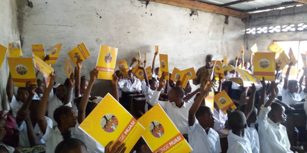 jeuvisasbl's tweet photo. Distribution des livres aux écoles cibles du projet #BG+ avec @SCIDRC 
@usanteplus @CocoNestymukoka @Bavon03731302 @Mpandaadex2 @audreykabanga @BillyKambale1 @DrPikaL1 https://t.co/k80Xx3z37x