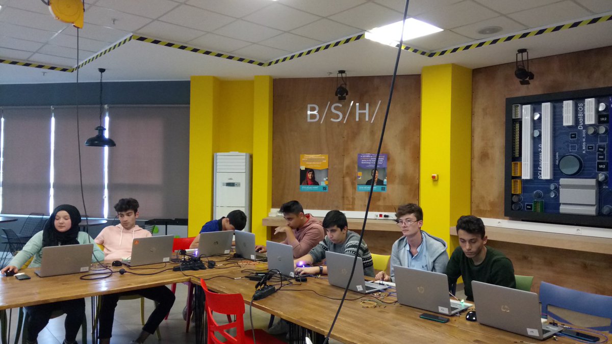 kodluyoruz's tweet image. 5-20 Ekim Avrupa Kod Haftası'nı geride bırakırken biz de tüm hafta boyunca eğitimlerimizde kodlamaya devam ettik🚀 #Europecodeweek #AvrupaKodHaftası