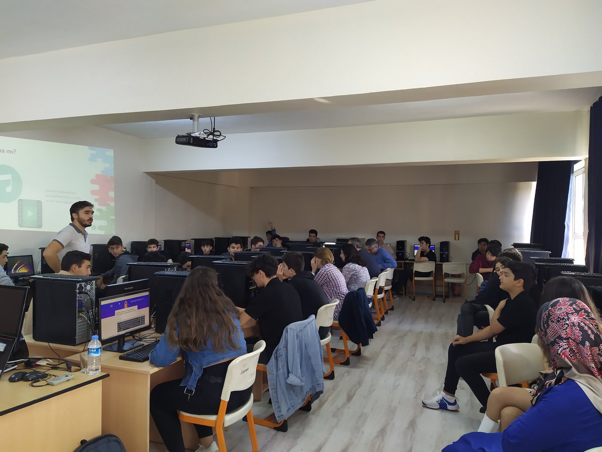 kodluyoruz's tweet image. 5-20 Ekim Avrupa Kod Haftası'nı geride bırakırken biz de tüm hafta boyunca eğitimlerimizde kodlamaya devam ettik🚀 #Europecodeweek #AvrupaKodHaftası