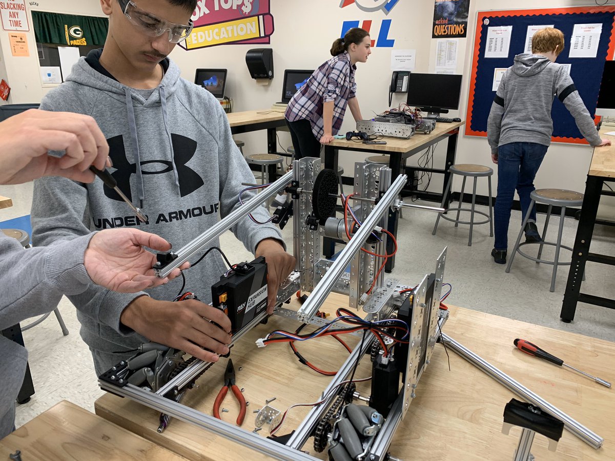 robotics_wms's tweet image. Using @tinkercad to prototype our arm. Making progress! @FTCTeams
