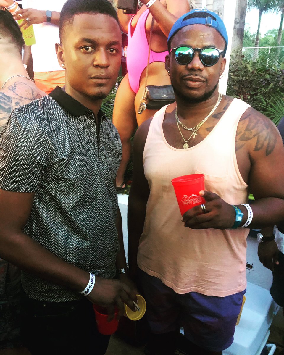 shaughnizzle's tweet photo. #Fof with the Team #SummitSwag #SummitPoolParty #December22 🔥🌴☀️ https://t.co/fsCqxDUFNx