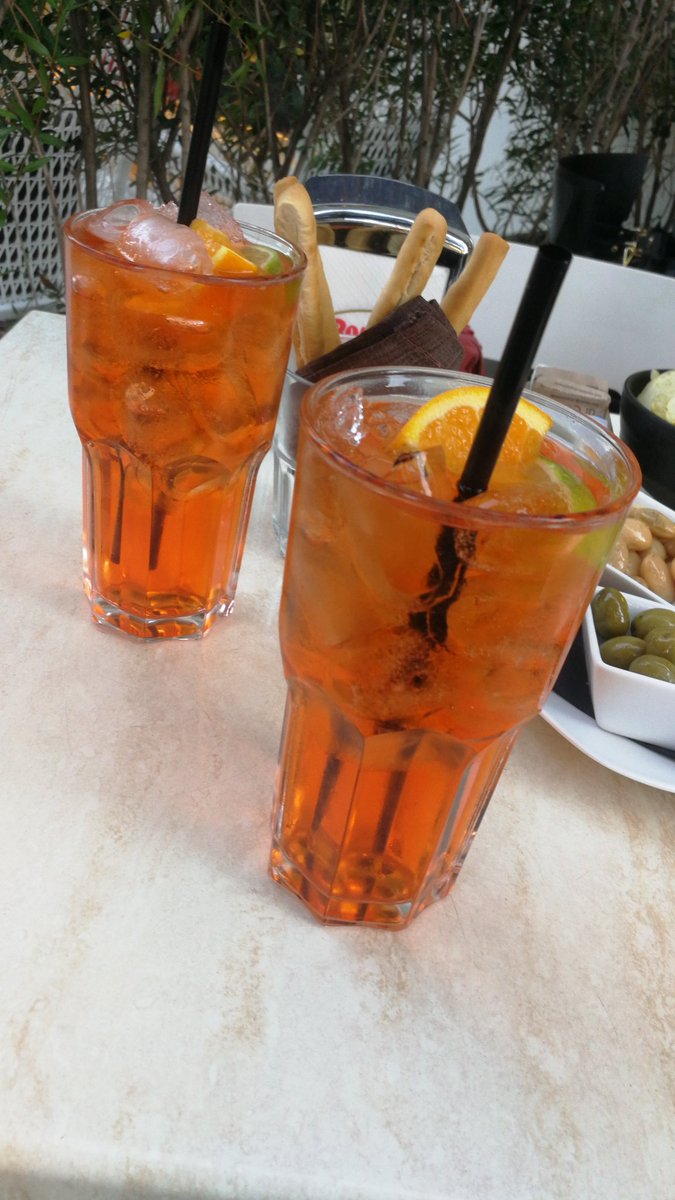 charleshion's tweet photo. ##2MAT: SPRITZING 💅 https://t.co/wq1vSFQnPE