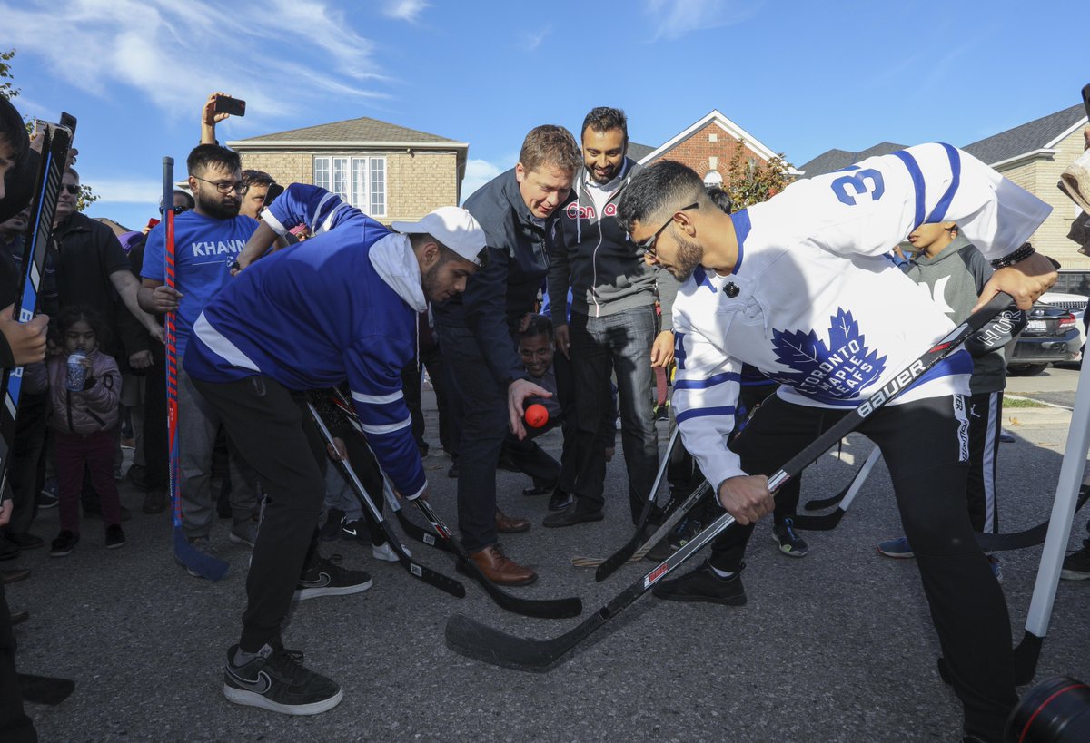 AndrewScheer's tweet photo. There's nothing more Canadian than playing street hockey and hearing someone yell "Car!" I joined our candidate @ArpanKhanna yesterday and spoke with a great group of people in a Brampton neighbourhood about our plan to help you get ahead! 🏒 https://t.co/qy9B7Fw43B