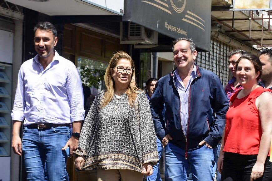 PanoramaBsAs's tweet photo. Camaño recorrió Berazategui y respaldó a Nicolás Terrera
https://t.co/eDgVSusfoY
@GracielaCamano @nicoterrera @miguelsaredi @PrensaTerrera https://t.co/67LQAwp2Dl