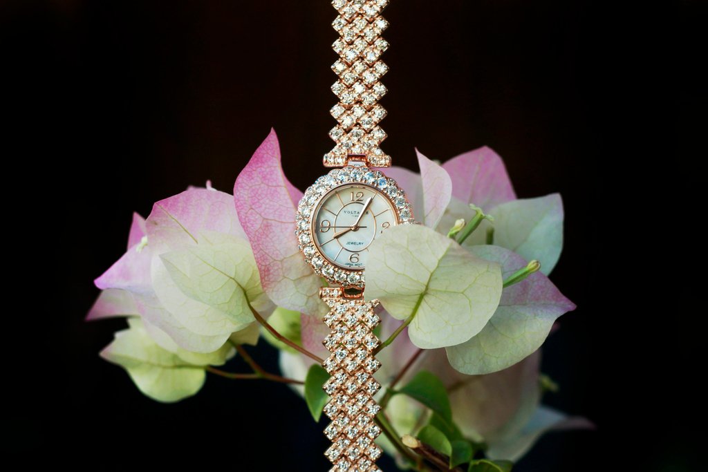SagaWorld1's tweet photo. What time is it?
.
Its time to let us know what you planned to do this weekend!
.
There is no better place than visit Saga World, where you can see unique luxury art pieces!
.
.
.
.
.
.
.

.
.
.
#diamonds #watchdubai #goldwatch #diamondswatch #sagaworlddubai https://t.co/C15C5mzBEH