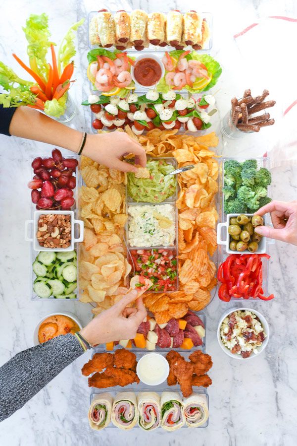 RockstarAdmin's tweet photo. What's your favorite game day food to serve? 
#home4life #gamedayfood #phoenixhomeentertaining https://t.co/1JD409PyT7