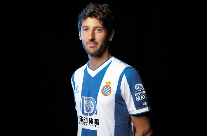 Radioestadio's tweet photo. 🚨REGALAMOS una camiseta original de @eGranero11 del @RCDEspanyol

Para ello:

➡️Acierta la pregunta de @2010MisterChip: ¿Cuál es el jugador de campo español con más partidos disputados en La Liga sin llegar a ser convocado con la Selección?

➡️RT este tweet y sigue @Radioestadio https://t.co/ZCdISW6b28