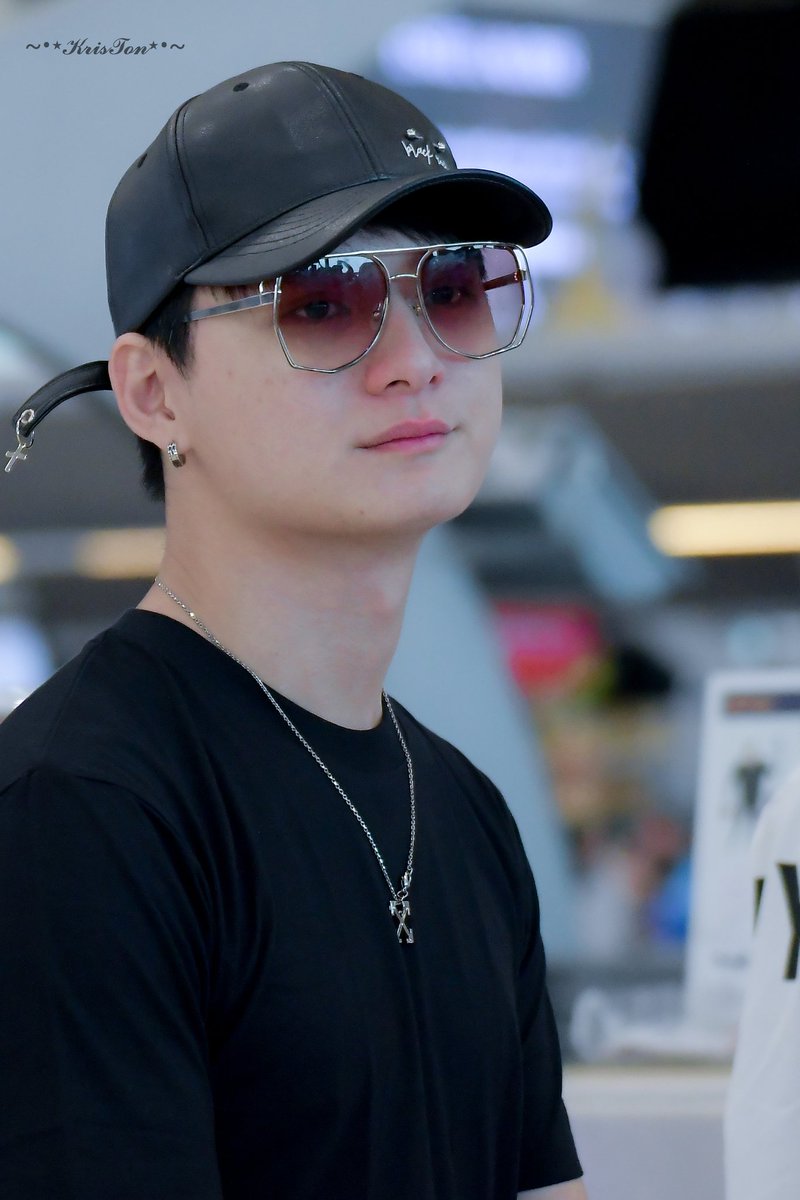 พาครูฝึก​รด.​ เสื้อดำมาราตรีสวัสดิ์
#KristPerawat <a href="/kristtps/">คุณพี⛅💛</a>