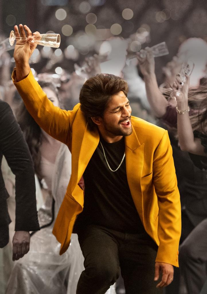 LluEenu's tweet photo. Pre release events
First impact 
Special promotional songs
Singles release
Stylish posters
First Glimpse 
Pre-release teaser

Trend Setter @alluarjun 😎

Now Can't wait for #RamulooRamulaa Video Promo 😎

#AlaVaikunthapurramuloo https://t.co/UTfftKNXIn https://t.co/lgbZ4MMtOi