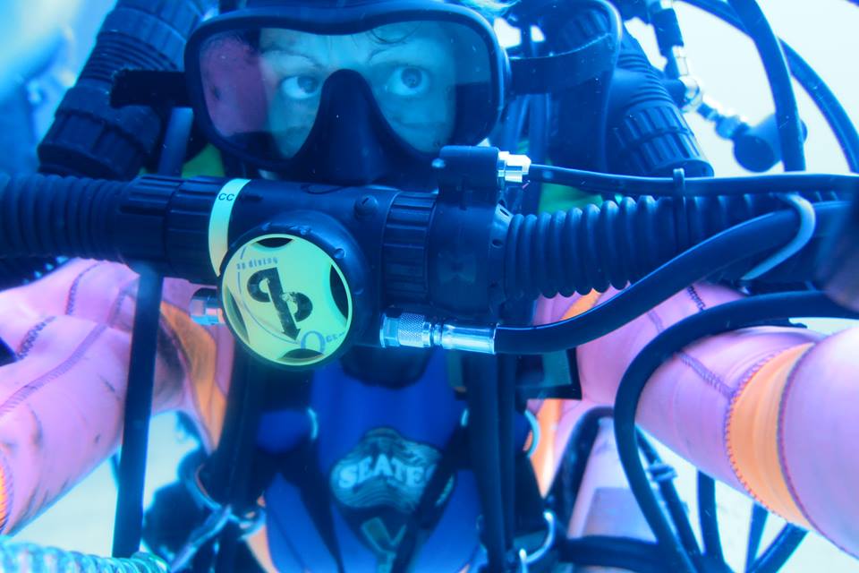 A highly regarded hyperbaric doctor, anaesthesiologist and experienced technical diver has tragically died on a deep dive off the Caribbean island of Bonaire on 17 October.  #Bonaire #CCRdive #FionaSharp #hyperbaricdoctor scubadivermag.com/bonaire-ccr-di…