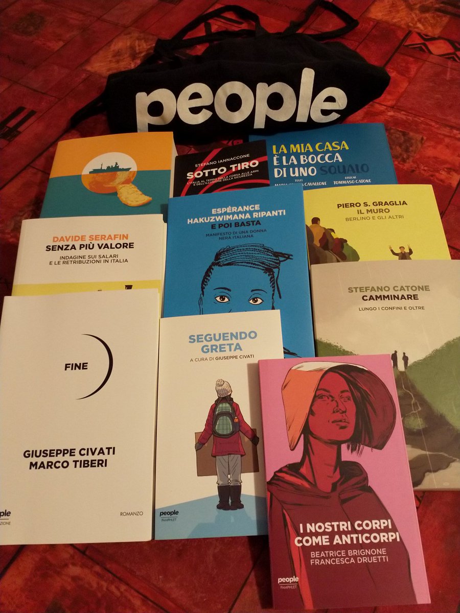 Il #BookPride a Genova sta per finire e io mi rilasso con le letture del mio editore preferito @peoplepubit