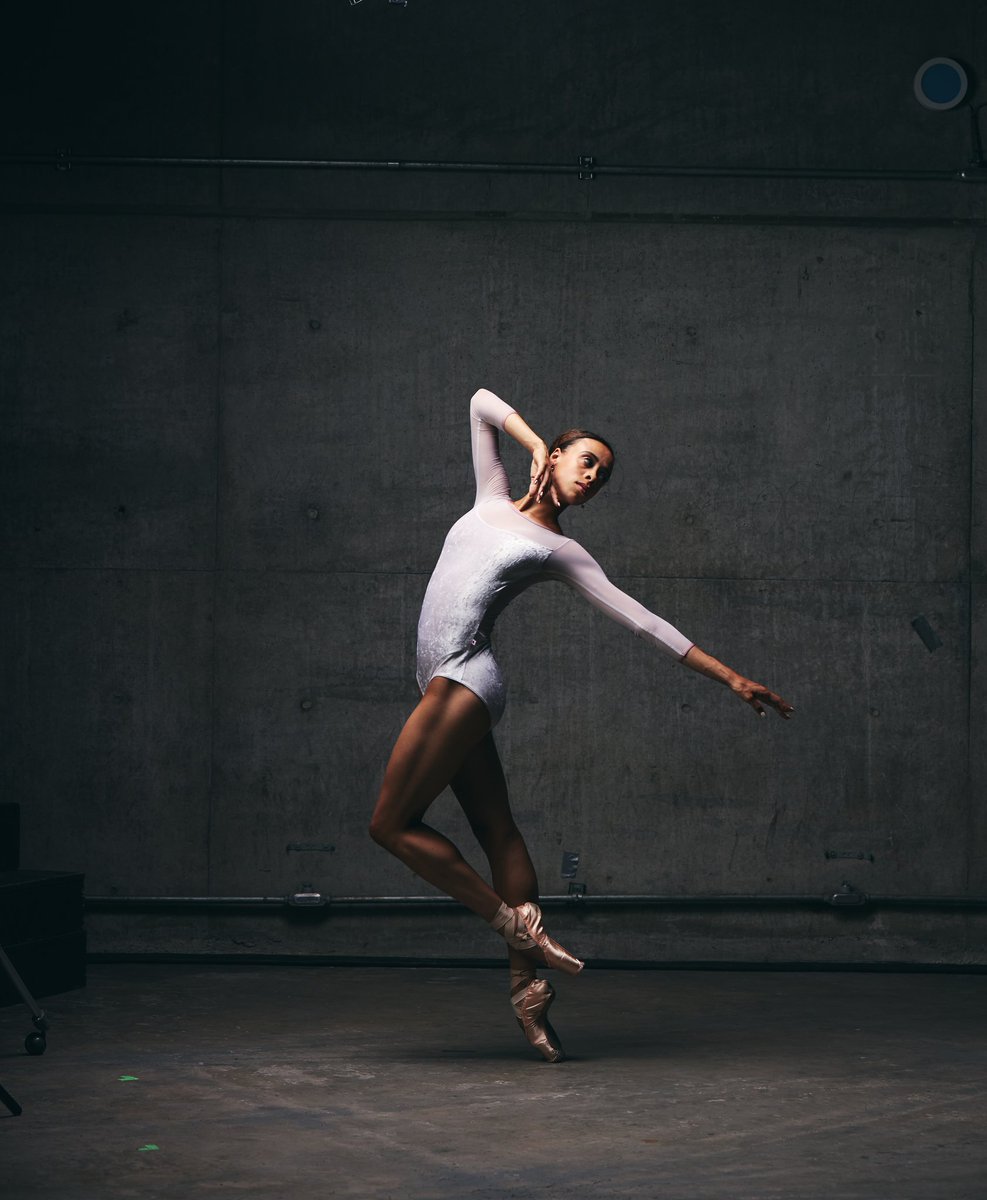 DespertaresMex's tweet photo. "The studio series" (3/9) Nikisha Fogo 🦅 #viennastateballet #Despertares2019 #backstage #studioSeries #México #Guadalajara #balletshow #danceshow
.
📸 @eriksawaya https://t.co/i7urMRZJhb