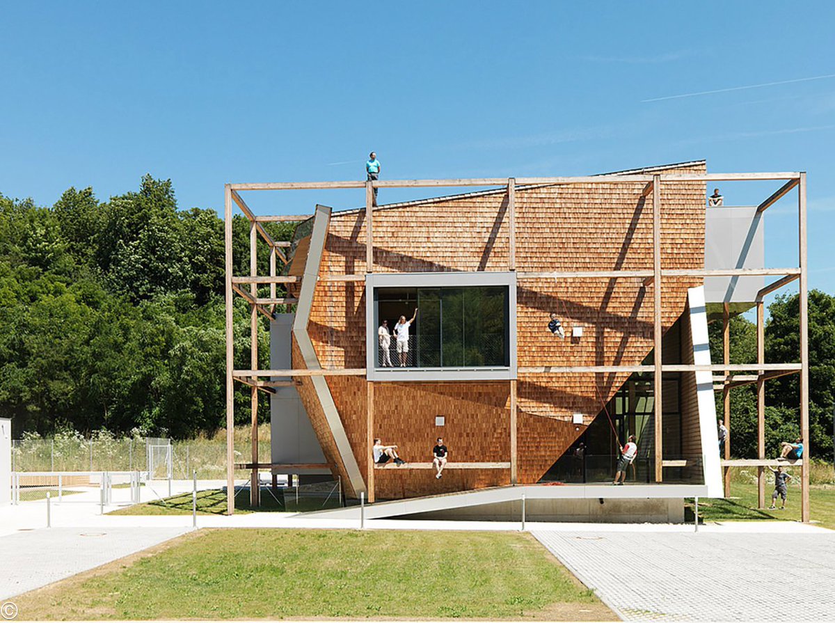 tensewatches's tweet image. #tenseinspirations This playful structure is actually an office. The external wooden scaffold is specifically designed to allow employees to climb and play - the ultimate lunch break activity. #woodstructure