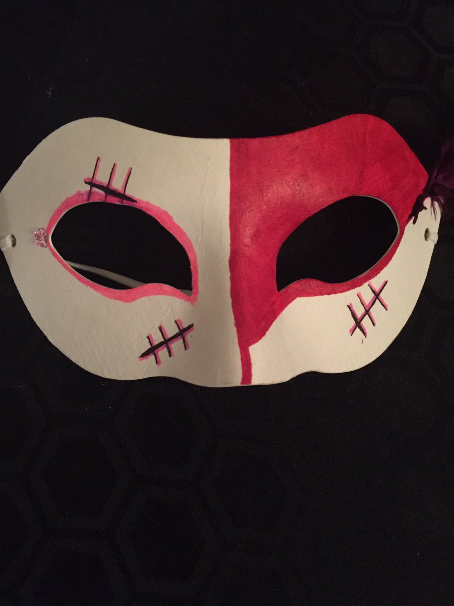 lauraj1404's tweet photo. Girls masks made for school #termlyhomework @NewMonklandPS @CraigJyson6 https://t.co/fT3b3uauYh