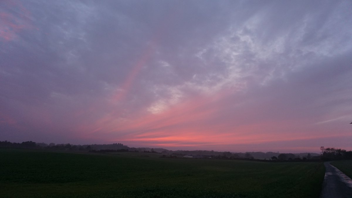 Sarah_Vanth's tweet photo. Wow 😍 What a beautiful evening sky / Sunset 😍 #sunset #beautifulsky #denmark https://t.co/O75RAjTNai