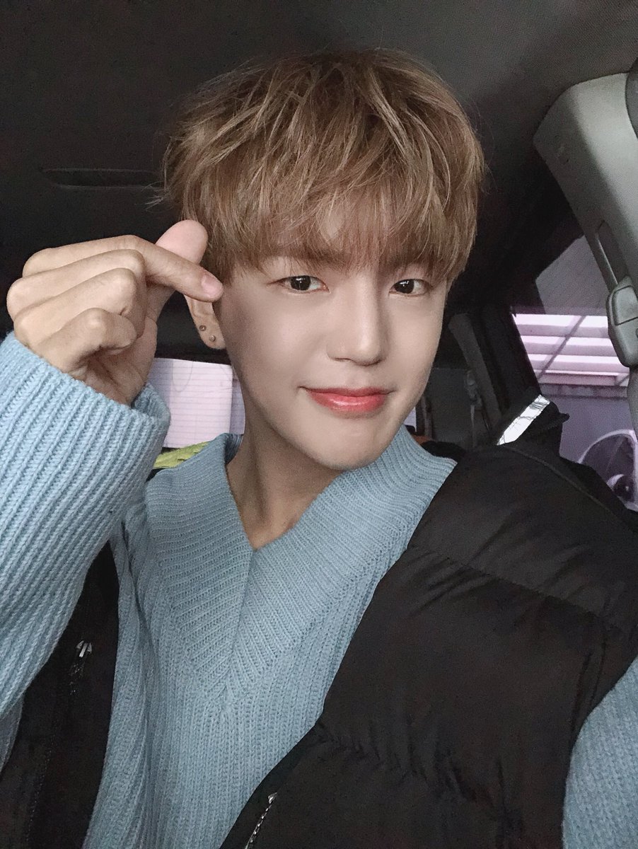 _lighteater's tweet photo. 제대로 삐딱선 타 봅시다👍👍😎

#에이스 #초이스 #ACE_COMEBACK https://t.co/HGuARoXGDS
