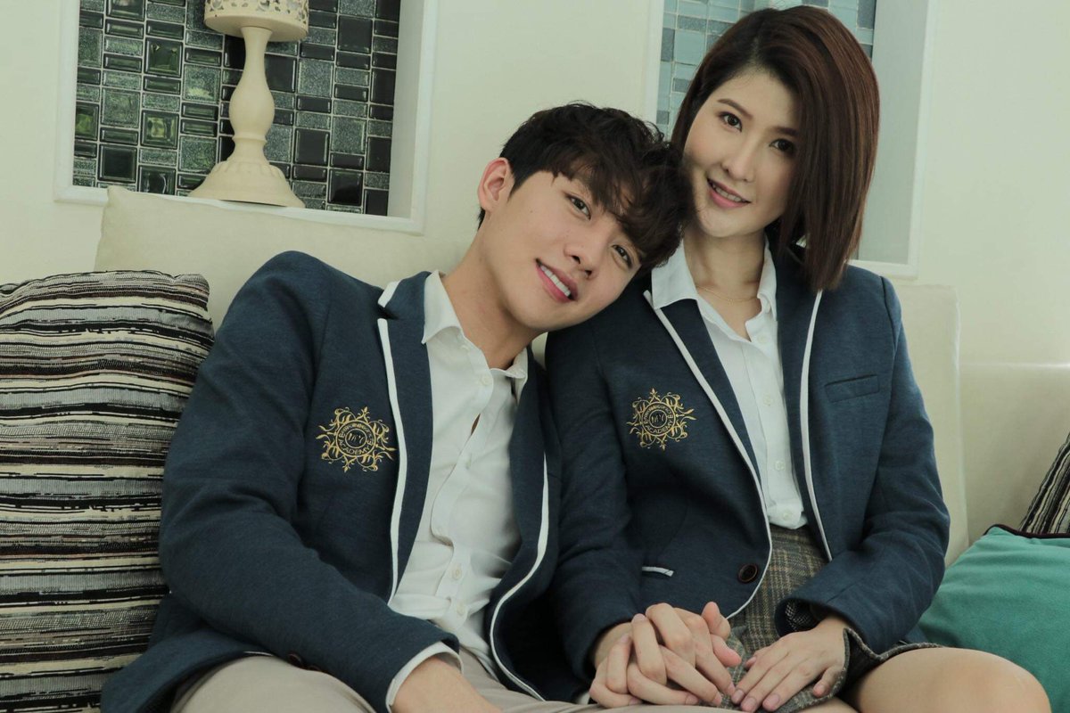 FcSantaSu's tweet photo. You hand fits in mine 
like it's made just for me😊 
จับมือกันแบบนี้ไปนานๆนะ❤ #alwaysloveyou
@santa_sasaroj @Mmarksiwat 
#ซานต้าหัวหน้าแก๊ง
#Mflowentertainment
#withlovetheseries
#รักต่อไม่รอแล้วนะ
#santasasaroj
#santa_su
#santasu.fc
#marksiwat https://t.co/8kAO8U36rU