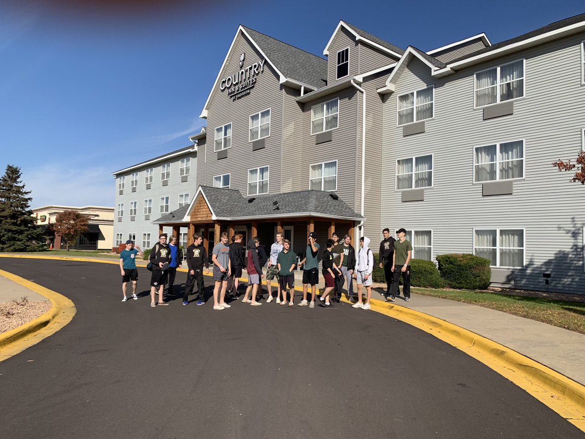 pmbuffaloes's tweet photo. Beautiful morning for a long walk to get ready for another big game! #teamwork #prepared #gottohavefun https://t.co/Vrvfs8IYkb