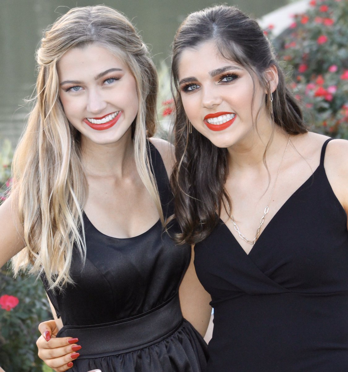 jnlora4's tweet photo. Look how stunning!!! When she was little I was always wondering what she’d look &amp; be little as a teenager ! Well here ya go ! HOCO2019 #Khs https://t.co/ANi4y9Znyl