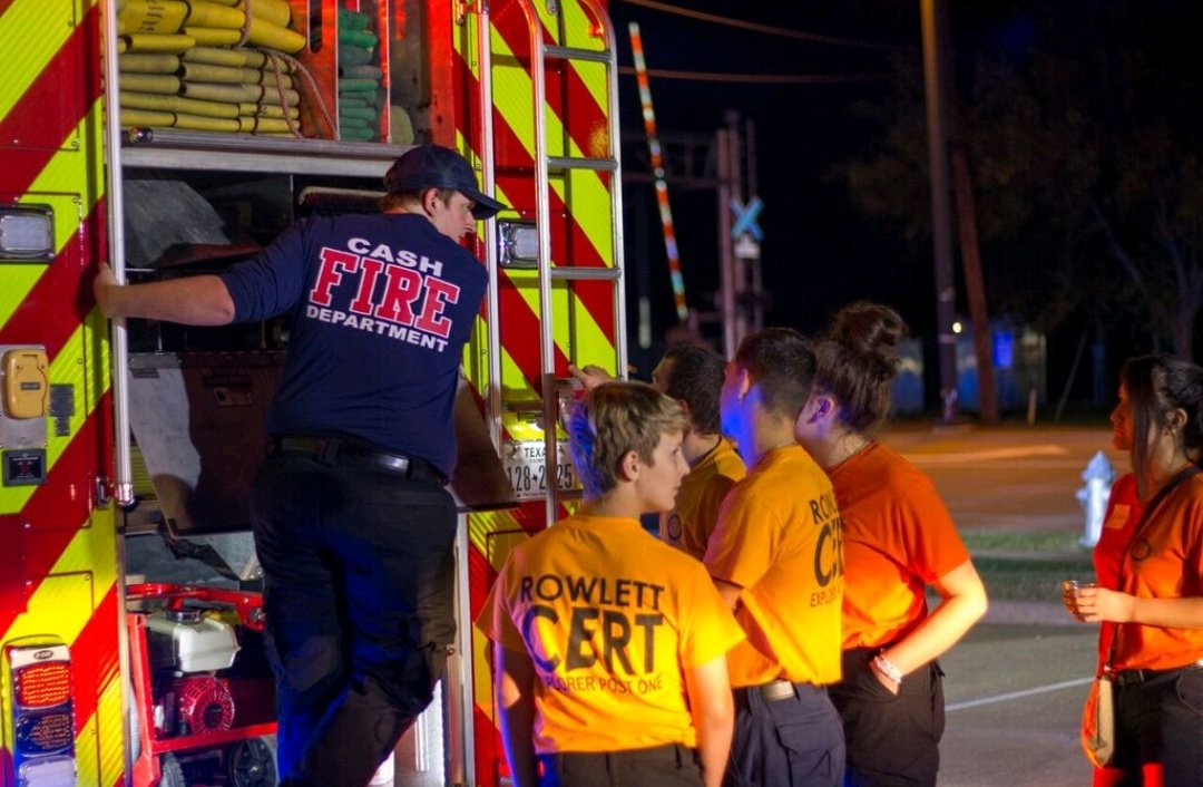 ExplorerPost1's tweet image. Open house last Thursday! Thanks for the pictures advisor Roger!