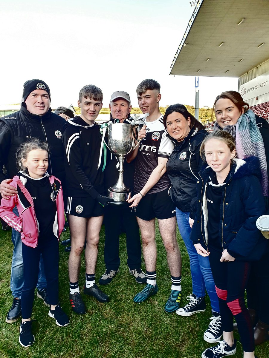 EmmaGra81056136's tweet photo. What a year for the club
U14 girls championship☑
Minors league and championship☑
2nds league and championship☑
Senior ladies championship☑
Senior mens league and championship☑
#someclubforoneclub #hateusorloveus https://t.co/r9nmuWhUhW