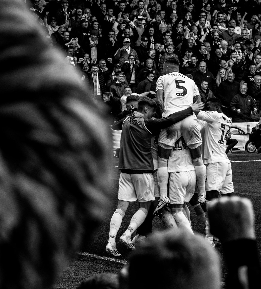 jph22101's tweet photo. Celebrations at the celebrations #LUFC #LeedsUnited @ben6white https://t.co/U0zbqkZVxs