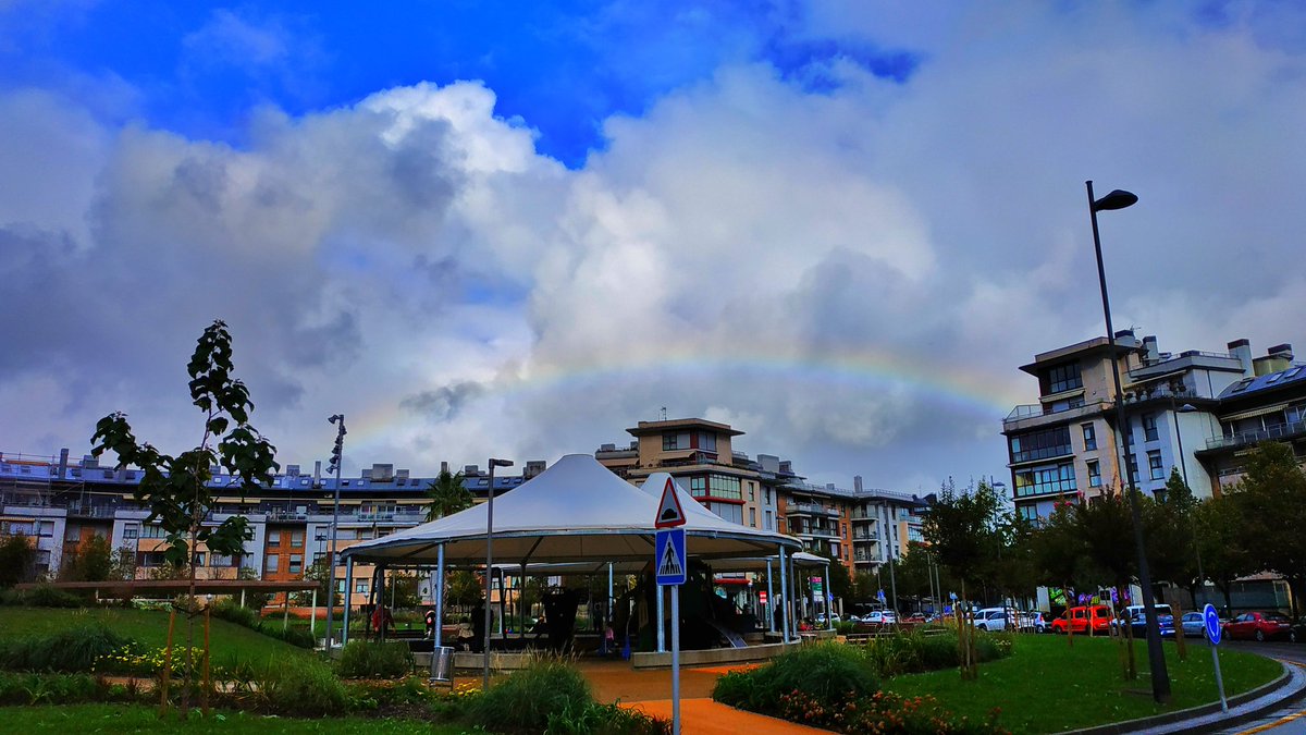 JouMike's tweet photo. Arcoiris sobre Irún a mediodía...
#Irun #ostadar #arcoiris #rainbow
@Euskalmet @eguraldia @AEMET_PaisVasco @AEMET_Navarra @AEMET_Esp https://t.co/NDgccgJcoU