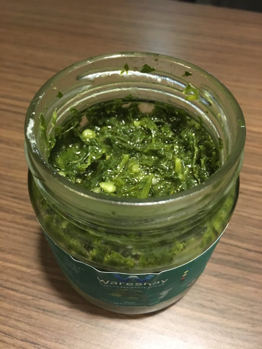 Nyonta お隣アルゼンチン発祥らしい Chimichuriチミチュリというソース パセリ にんにく オレガノをベースに油とお酢 焼いたお肉に付けて食べるとさっぱりとして美味しい