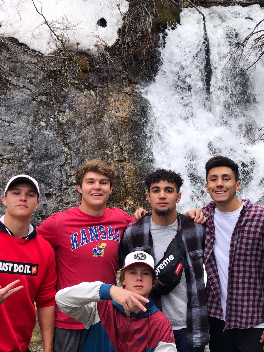 happy birthday to my twin broskitos!!🥳🤩 glad we’ve made so many great ass memories looking forward to many more ✊🏽 y’all my bro’s fo real 💯 have a great day and turn up for me tonight 🙏🏽🎂