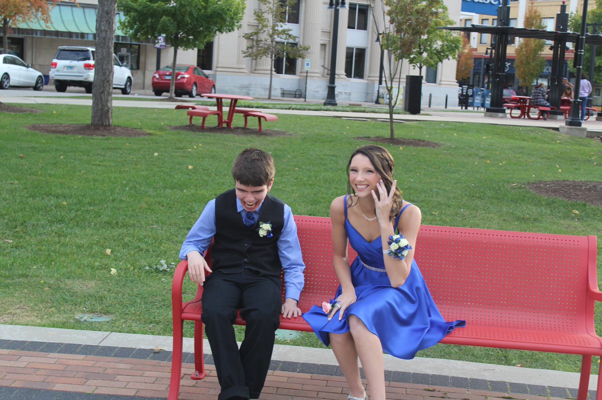 audreyjoeades's tweet photo. I am so thankful for the friends, teachers and family for giving me this opportunity. Alex and I have been best friends since 5th grade and we decided to end our senior year homecoming together. Thank you for making your first and our last homecoming one to remember 💙 https://t.co/rNKj5d2o52