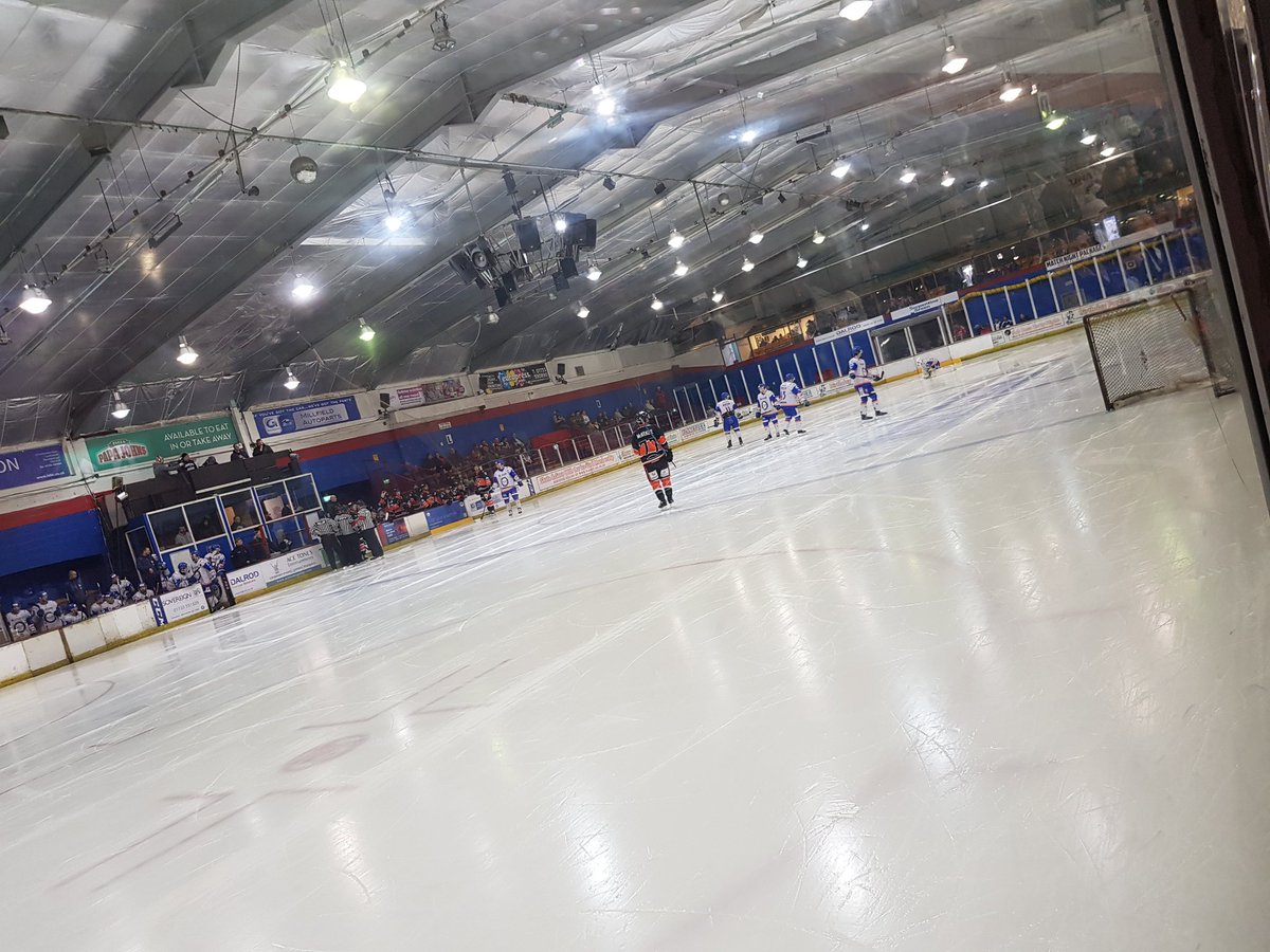 We're winning come on Phantoms 2 - 1 so far #LetsGoPantons #GoPhantomsGo @GoPhantoms let's have them!! #VeryProudSponsor