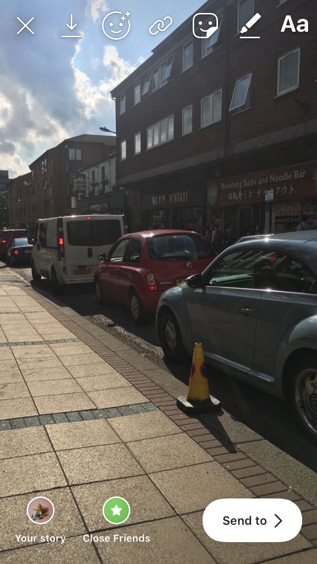 moonko____'s tweet photo. I know which one I prefer! @CycleSheffield #divisionstreet #closedtocars https://t.co/dqW9sqKKsB